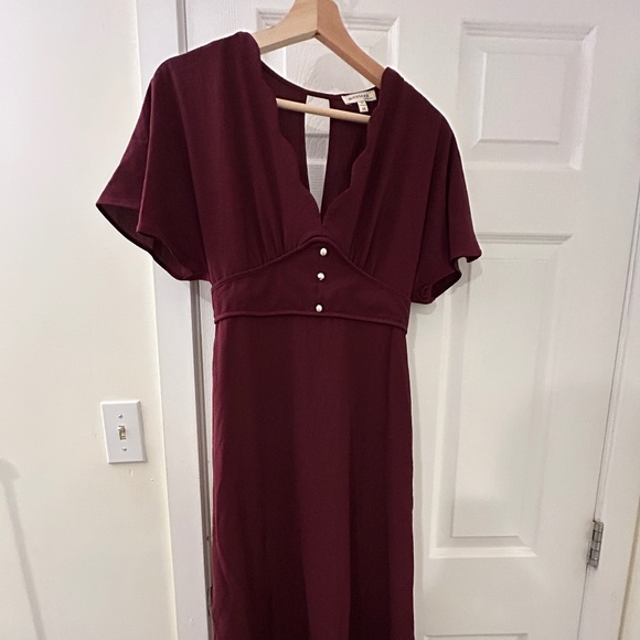 Burgundy crepe party dress - Picture 1 of 6